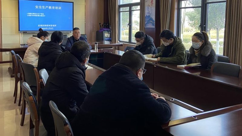 小标题：了解证书含金量，别被“保过”误导