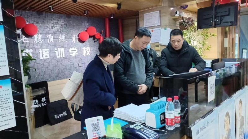 小标题：编程教育的兴起背景